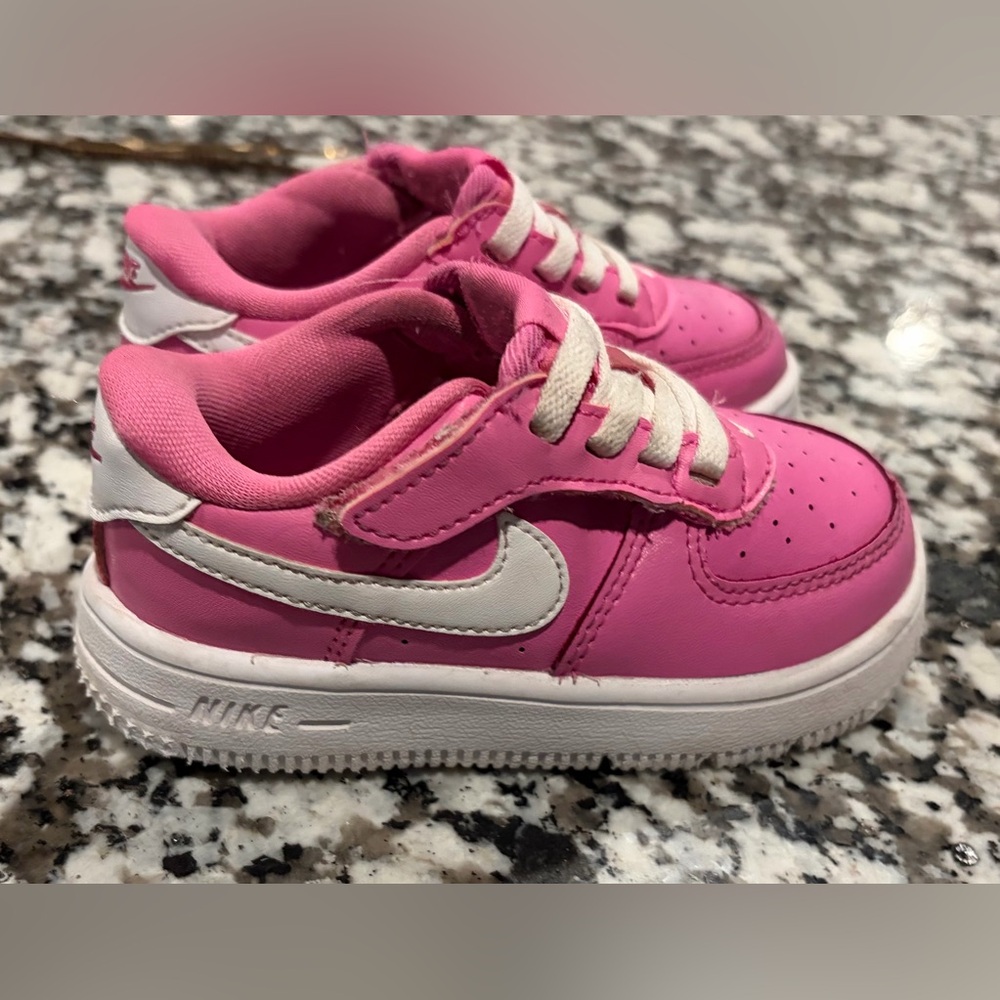 Nike Toddler Air Force 1 Easy On Pink Low-Top Sneakers 7C